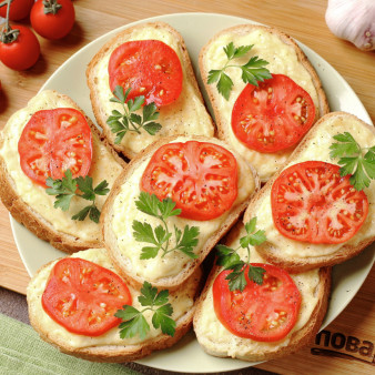 Бутерброды с плавленым сыром и яйцом