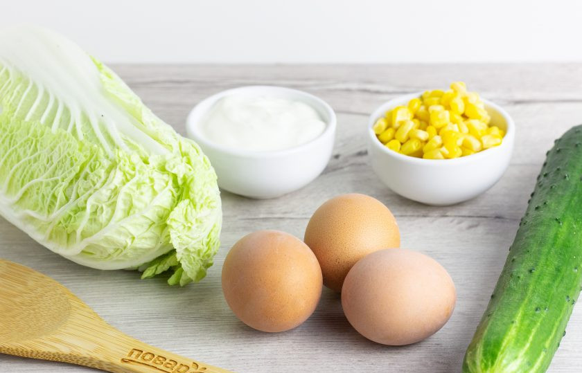 1. Этап. Салат Маркиза: Подготовьте все необходимые ингредиенты. Яйца заранее отварите.