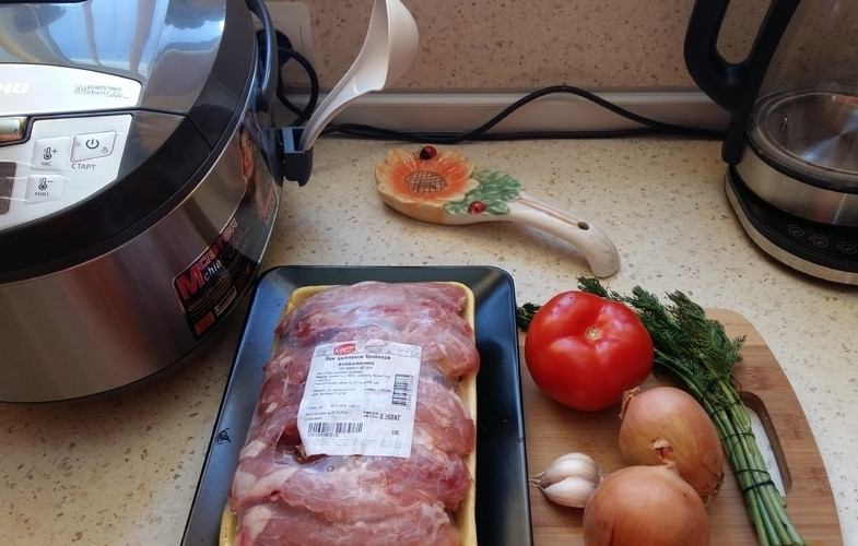 1. Этап. Куриные шейки в мультиварке: Подготовьте все необходимые ингредиенты.