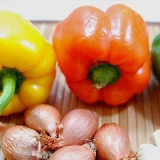 1. Этап. Баранина с овощами в тажине: Занимаемся ингредиентами. Овощи моем, чистим.