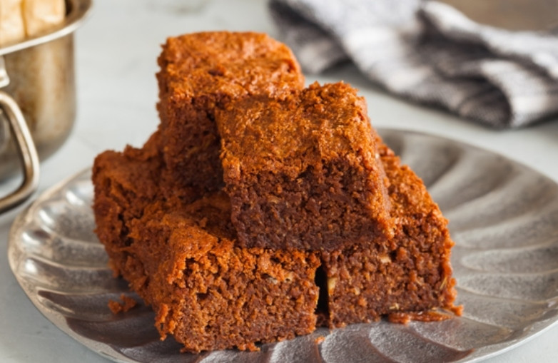 1. Этап. Шоколадный брауни из кабачков: Перед подачей нарежьте на небольшие пироженки. Приятного чаепития!