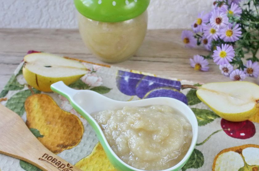 1. Этап. Пюре из груши в мультиварке на зиму: Грушевое пюре готово. Разложите горячим в стерилизованные банки, закрутите крышками. Переверните вверх дном, укутайте в одеяло до полного остывания. Храните замечательный десерт в прохладном месте.