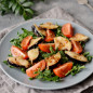 Салат с хрустящими баклажанами и помидорами