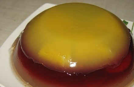 1. Этап. Желе с агар-агаром: Как вы могли заметить, сложного здесь абсолютно ничего нет, главное - это хорошенько прокипятить агар, тогда он будет лучше застывать. А вот такая прелесть у нас получается в итоге.