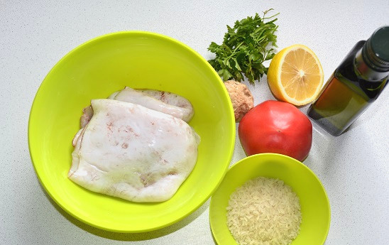 1. Этап. Фаршированный кальмар на гриле: Подготовьте ингредиенты.