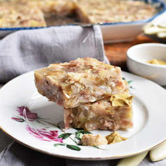 Холодец из свиных ножек в мультиварке