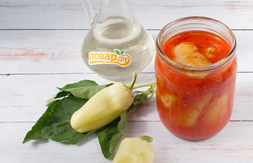 1. Этап. Перец по-одесски: Разложите перец в стерилизованные банки, залейте горячим томатным соком, закатайте крышками. Храните в прохладном и темном месте.