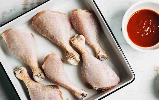 1. Этап. Запекание куриных ножек в духовке: Куриные ножки промойте и обсушите.