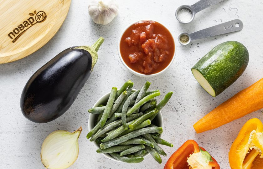 1. Этап. Рагу с баклажанами и стручковой фасолью: Подготовьте все ингредиенты.