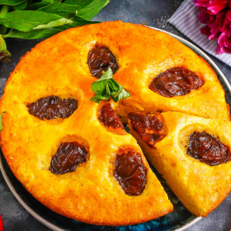 Творожный пирог со сливами