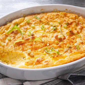 Cheesy Grits Soufflé Bake