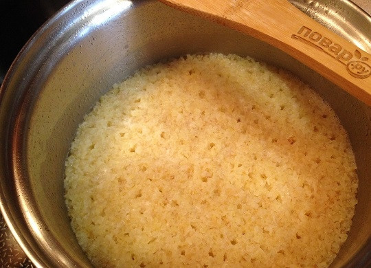 1. Этап. Салат из булгура с яблоком, сельдереем и перцем: 3. Время варки указано на упаковке с булгуром и может длиться от 10 до 25 минут. У меня сварился быстро :)