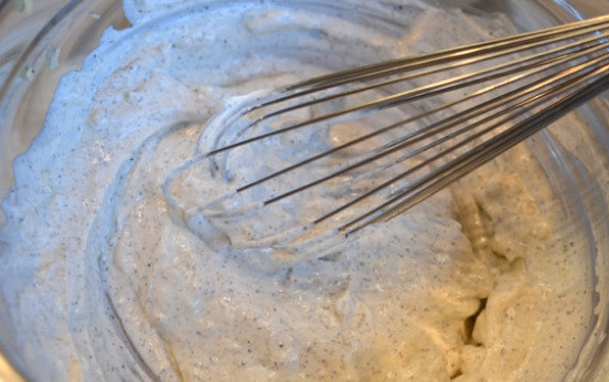 1. Этап. Маринад для курицы со сметаной: Всё хорошо перемешиваем. Маринад готов!