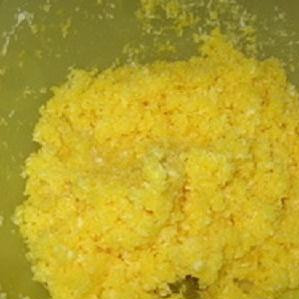 1. Этап. Печенье Кокосанка: 1. Печенье готовится совсем без добавления муки. Получаются безе с кокосом. Взбить яйца с сахаром, чтобы получилась густая белая масса. Добавить туда кокосовую стружку и хорошо перемешать.