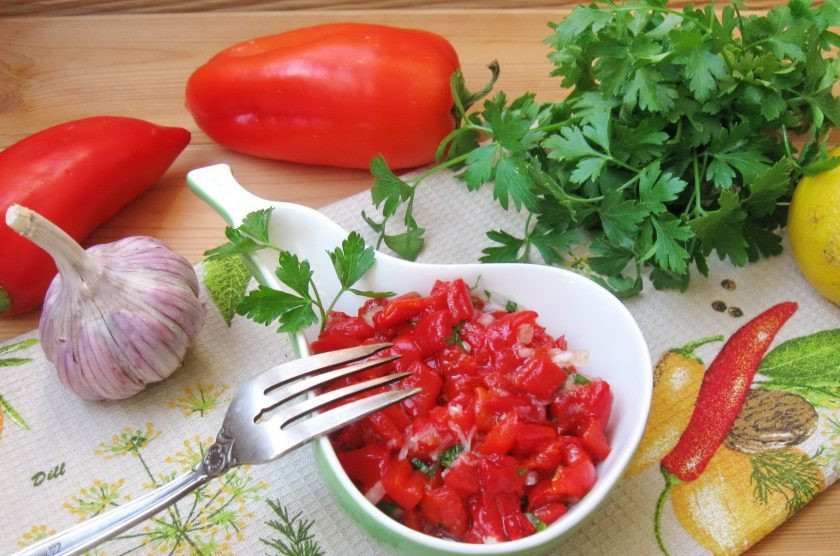 1. Этап. Сальса из печеного перца: Соус сальса из печеного перца готов.