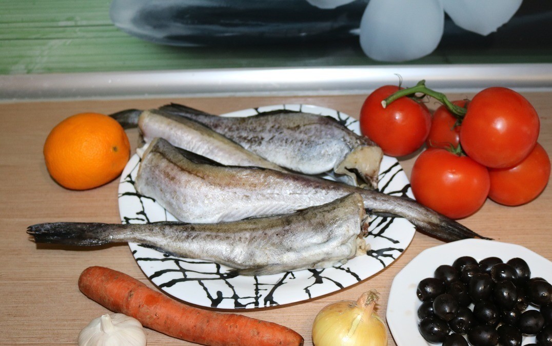 1. Stage. Fish over sauce: Let's prepare our ingredients.