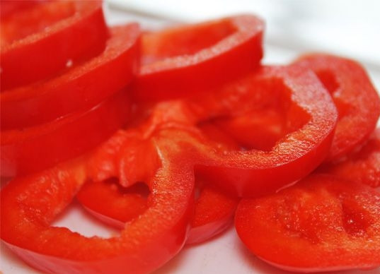 1. Этап. Салат греческий с бальзамическим уксусом: Также поступим со сладким перцем.