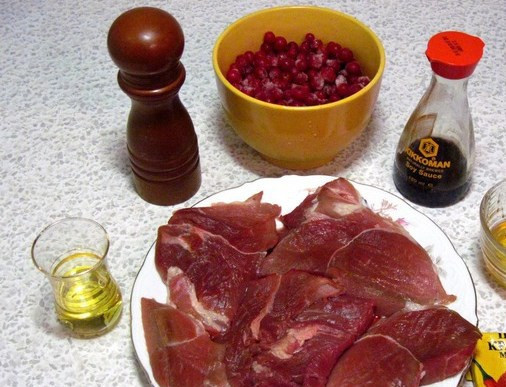 1. Этап. Свинина со смородиной в духовке: Подготовьте ингредиенты.