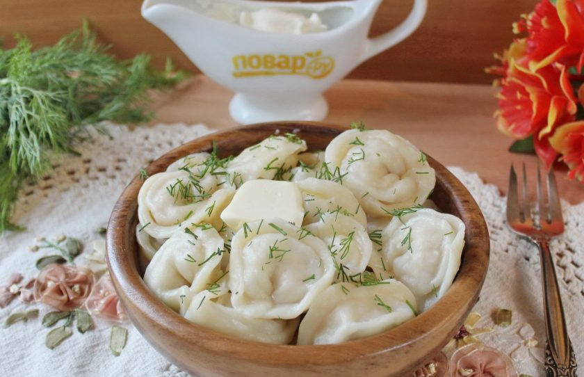 1. Этап. Пельмени из свинины и курицы: Пельмени из свинины с курицей готовы. Подавайте к столу горячими со сметаной, сливочным маслом, соусами.