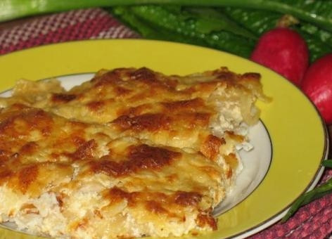 1. Этап. Рыба по-министерски: В смазанную маслом форму уложить филе. На него - грибы с луком. Сверху посыпать тертым сыром и залить сливочно-яичной смесью. Запекать в разогретой духовке при 180С до румяной корочки. Приятного аппетита!