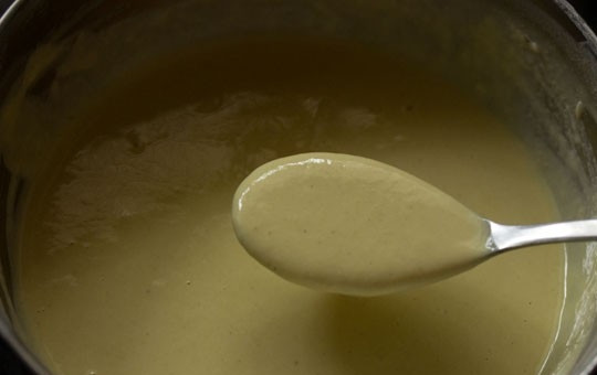 1. Этап. Джалеби индийские: 4. Теперь тесто нужно накрыть чистым полотенцем и оставить на 15-20 часов.