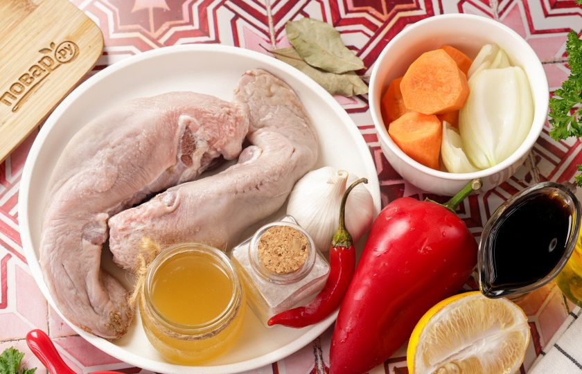 1. Этап. Язык маринованный: Подготовьте все ингредиенты по списку.