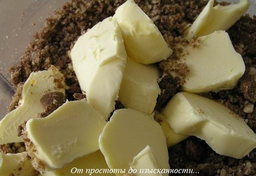 1. Этап. Торт Два шоколада и лесные ягоды: Добавьте сливочное масло и соль.