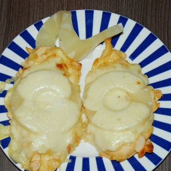 Куриные отбивные с ананасами