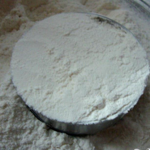 1. Этап. Пончики Бадуша: Отмерьте муку.