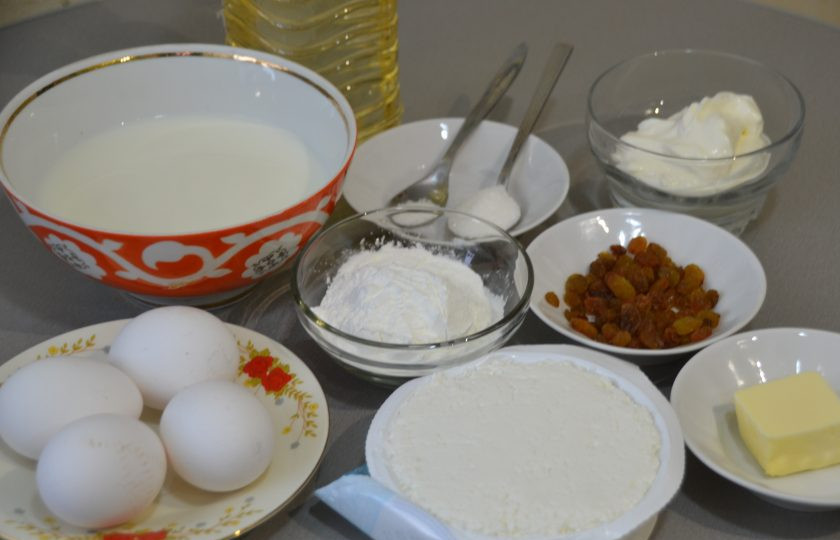 1. Этап. Налистники с творогом на крахмале: Подготовьте необходимые ингредиенты.