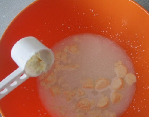 1. Этап. Блинчики на детской смеси: В теплой воде развести детскую молочную смесь.