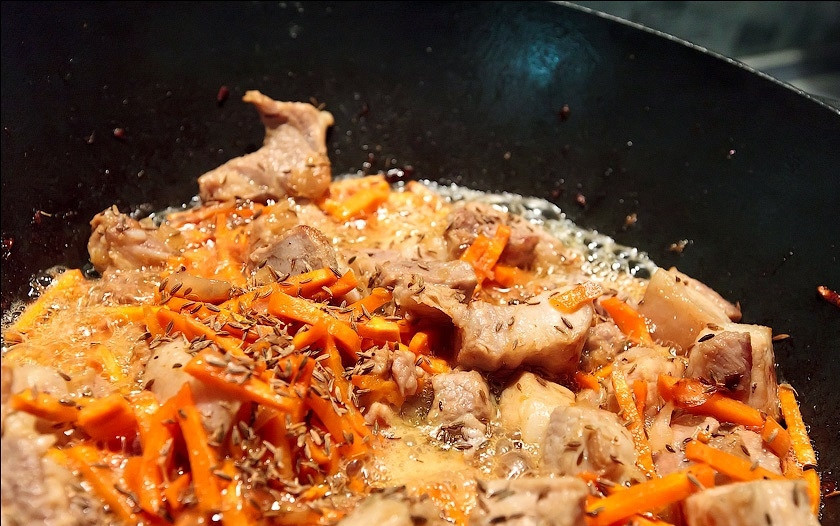 1. Этап. Ферганский плов: 9. При желании можно добавить еще куркуму и паприку.