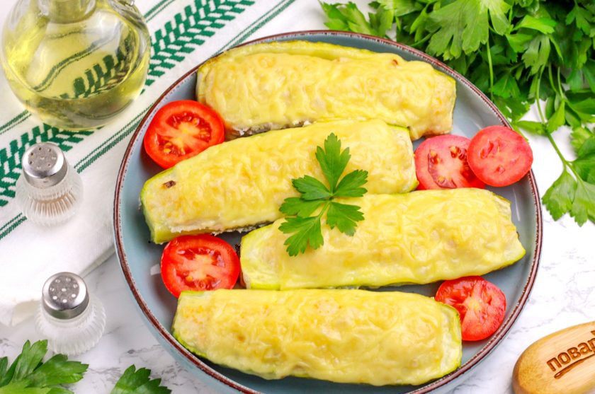 1. Этап. Кабачки с чесноком и фаршем: Выложите аппетитные кабачки на тарелку и подайте к столу с соусами, свежими овощами и т.д. Приятного вам аппетита!