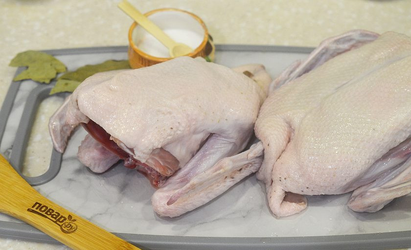 1. Этап. Тушенка из утки в домашних условиях: 1. Подготовьте необходимые ингредиенты.