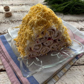 Салат Избушка из крабовых палочек