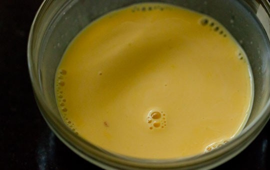 1. Этап. Заварной крем для Наполеона без яиц: 3. Тщательно перемешайте, чтобы порошок полностью растворился.