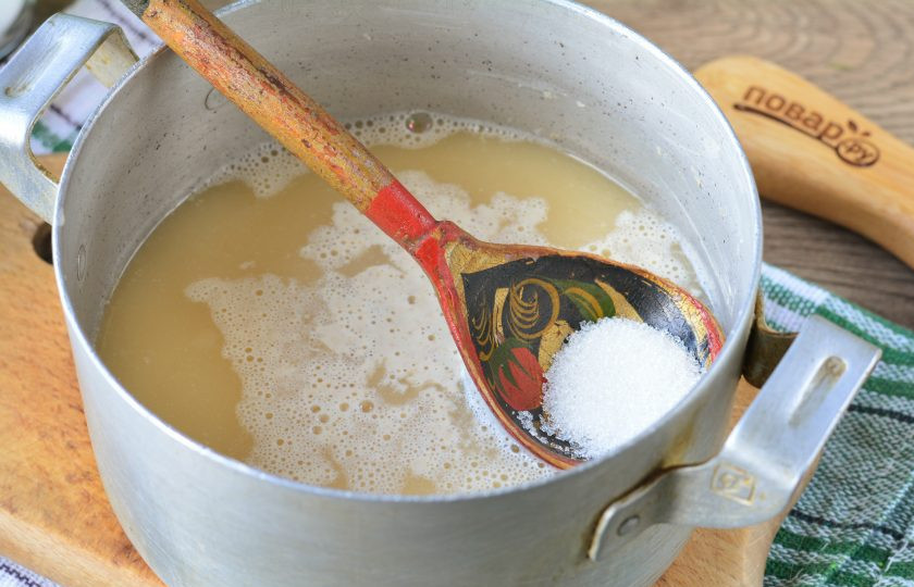 1. Этап. Русский кисель: Овсяный кисель поставьте на огонь, добавьте сахар и соль по вкусу.