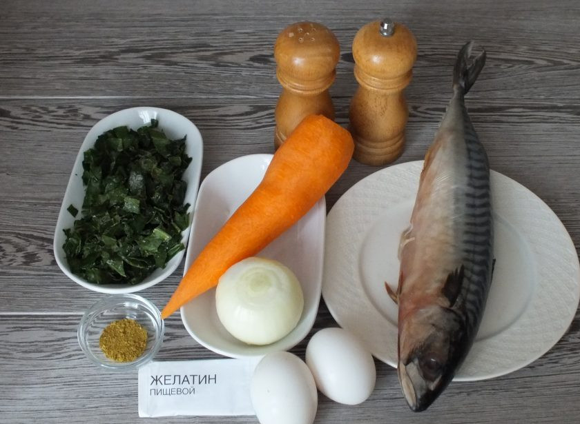 1. Этап. Скумбрия фаршированная с желатином и яйцом: Подготовьте необходимые ингредиенты.