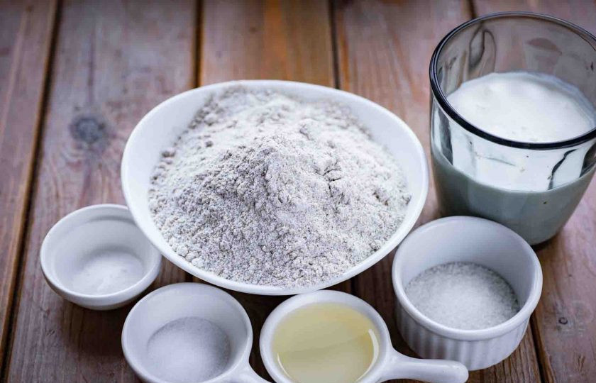 1. Этап. Ржаные лепешки на кефире: Все ингредиенты удобнее всего подготовить сразу.