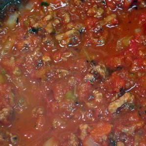 1. Этап. Сырный Тортеллини с мясным соусом: Крупный план.