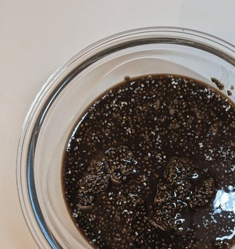 1. Этап. Десерт А-ля тирамису: Закрыть крышкой и хорошо взболтать. Процедуры повторить пару раз, чтобы не было комочков. Убрать на ночь в холодильник.