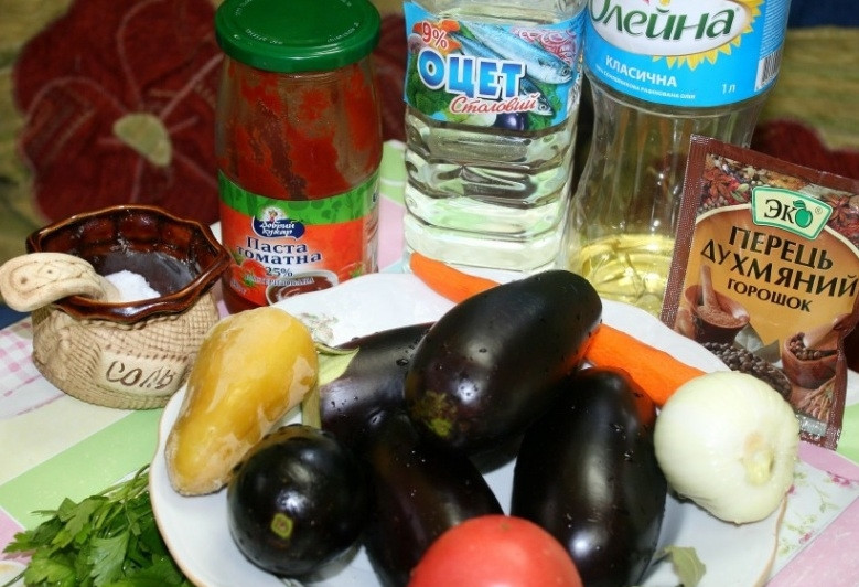 1. Этап. Рецепт икры из баклажанов: 1. Если стерилизовать с уксусом, такая икра будет стоять всю зиму. Без уксуса ее можно кушать сразу (в холодильнике хранится не более 3 суток).