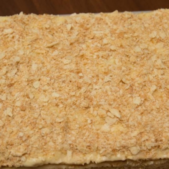 Слоеный торт из готовых коржей