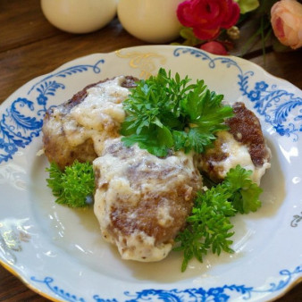 Котлеты под соусом Бешамель