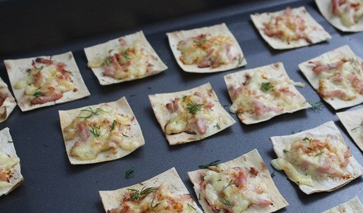 1. Этап. Закуска Хрустяшки: Духовка разогрета на 180. Выпекала 10 минут - ориентируйтесь на свою духовку.