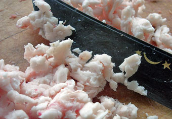 1. Этап. Люля-кебаб из баранины: Так же мелко измельчаем курдючное сало (можно взять и свиное)