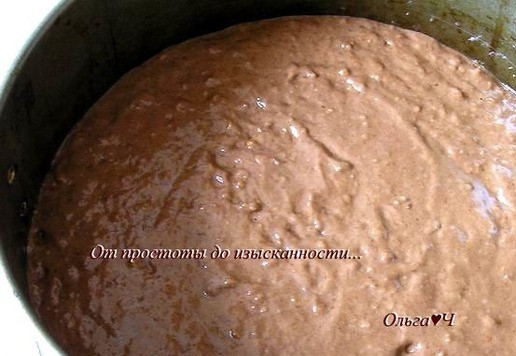 1. Этап. Шоколадный торт с ягодами: Тесто выложите в смазанную маслом форму, выпекайте при 180*С 40-45 минут до сухой палочки.