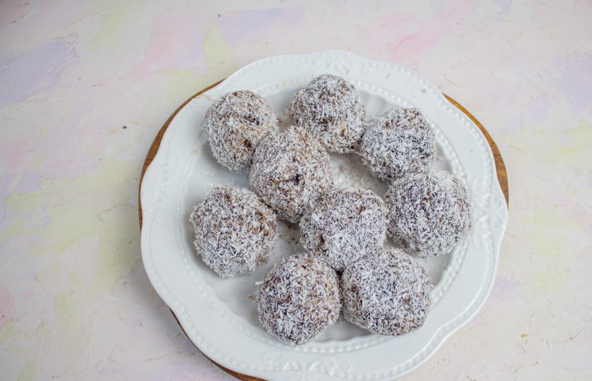 1. Этап. Конфеты Здоровье: Переложите на тарелку и уберите в холодильник на пару часов для стабилизации.