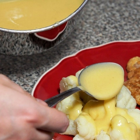 1. Этап. Гарнир из цветной капусты: Получившимся соусом поливаем цветную капусту. Подаем в качестве гарнира. Приятного аппетита! :)