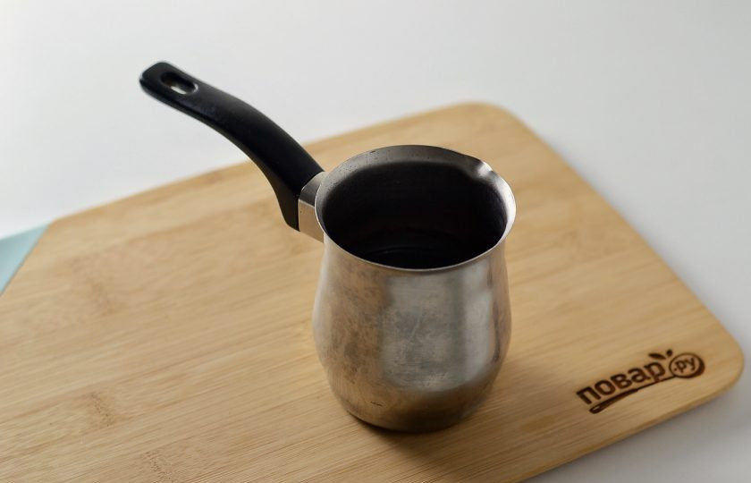 1. Этап. Новогодний кофе: Сварите эспрессо любым удобным способом.